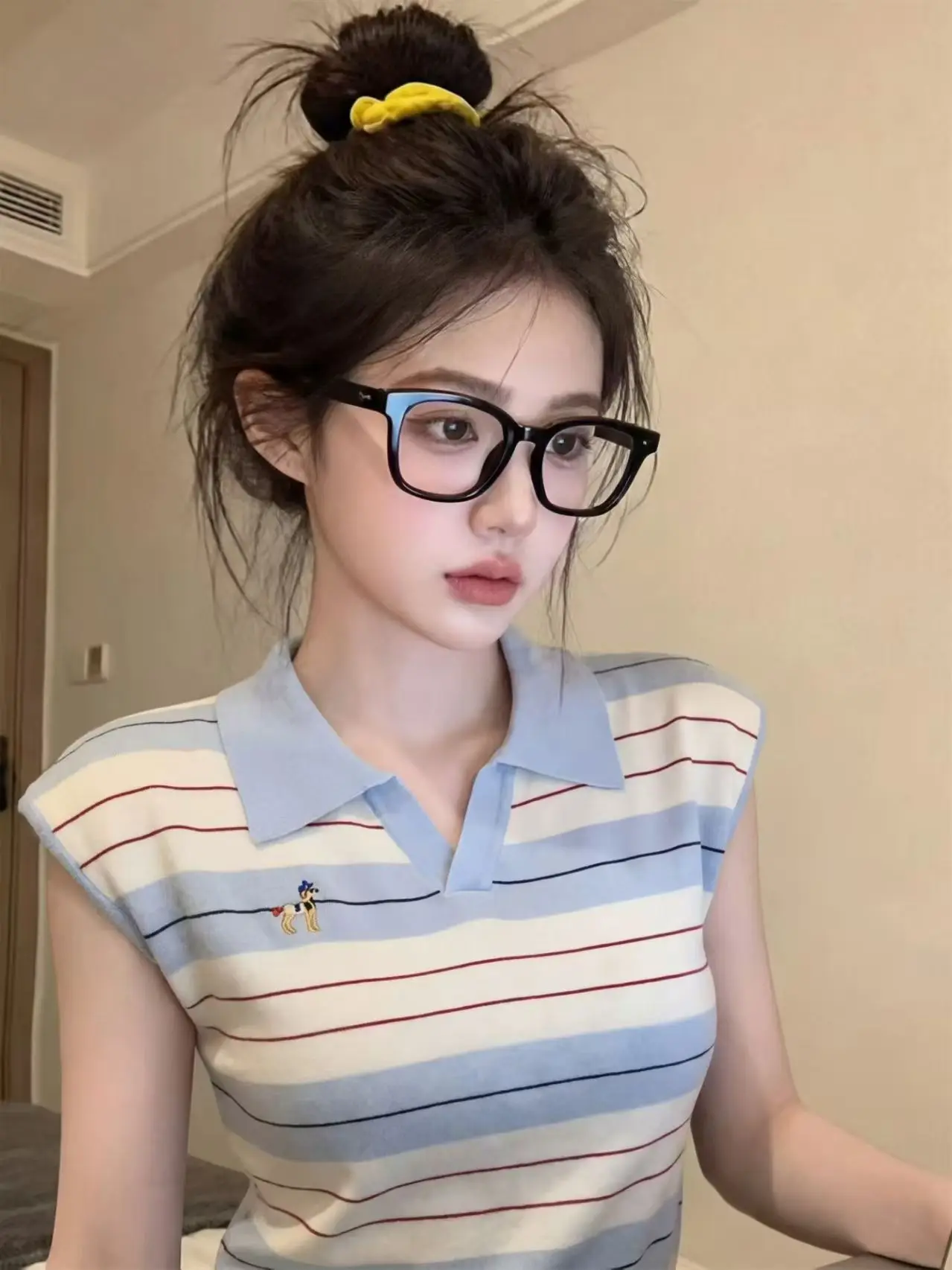 Light Blue Striped Neck Short Sleeve T-Shirt Women's 2026 New Summer Chic Top Casual Style Soft Polyester Fiber
Light Blue Striped Neck Short Sleeve T-Shirt Women's 2026 New Summer Chic Top Casual Style Soft Polyester Fiber