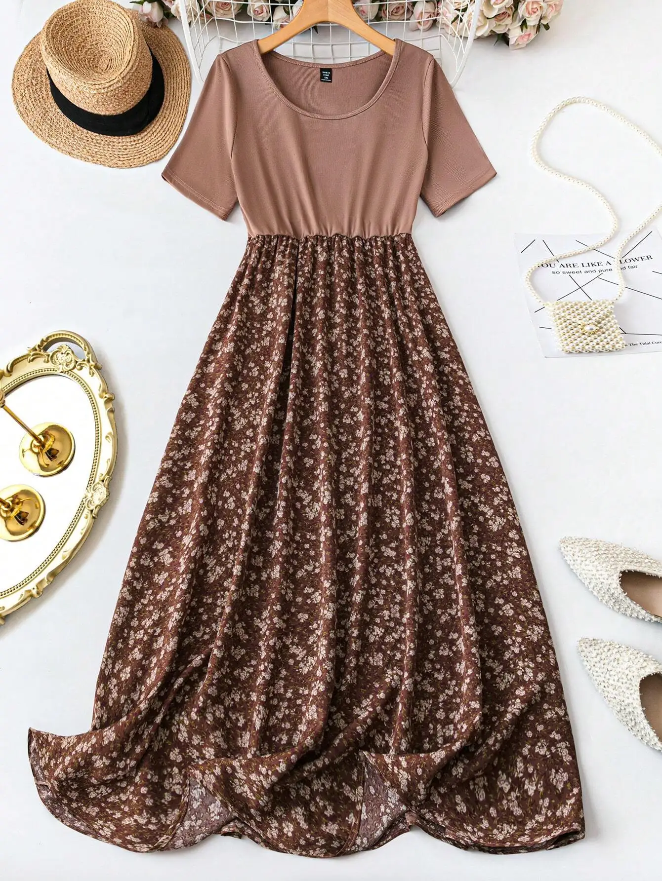 Brown Ditsy Floral Maxi Dress with Round Neck and Short Sleeves
Brown Ditsy Floral Maxi Dress with Round Neck and Short Sleeves