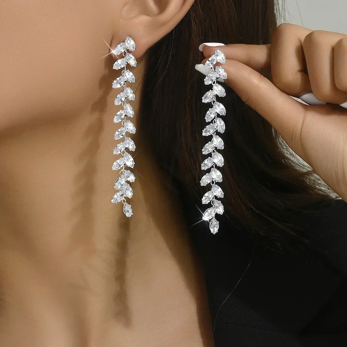 2024 Popular Long Leaf Simple Stud Earrings for Women Silver Shiny Diamond Leaves Temperament Stud Earrings Chic Lady Earrings
2024 Popular Long Leaf Simple Stud Earrings for Women Silver Shiny Diamond Leaves Temperament Stud Earrings Chic Lady Earrings