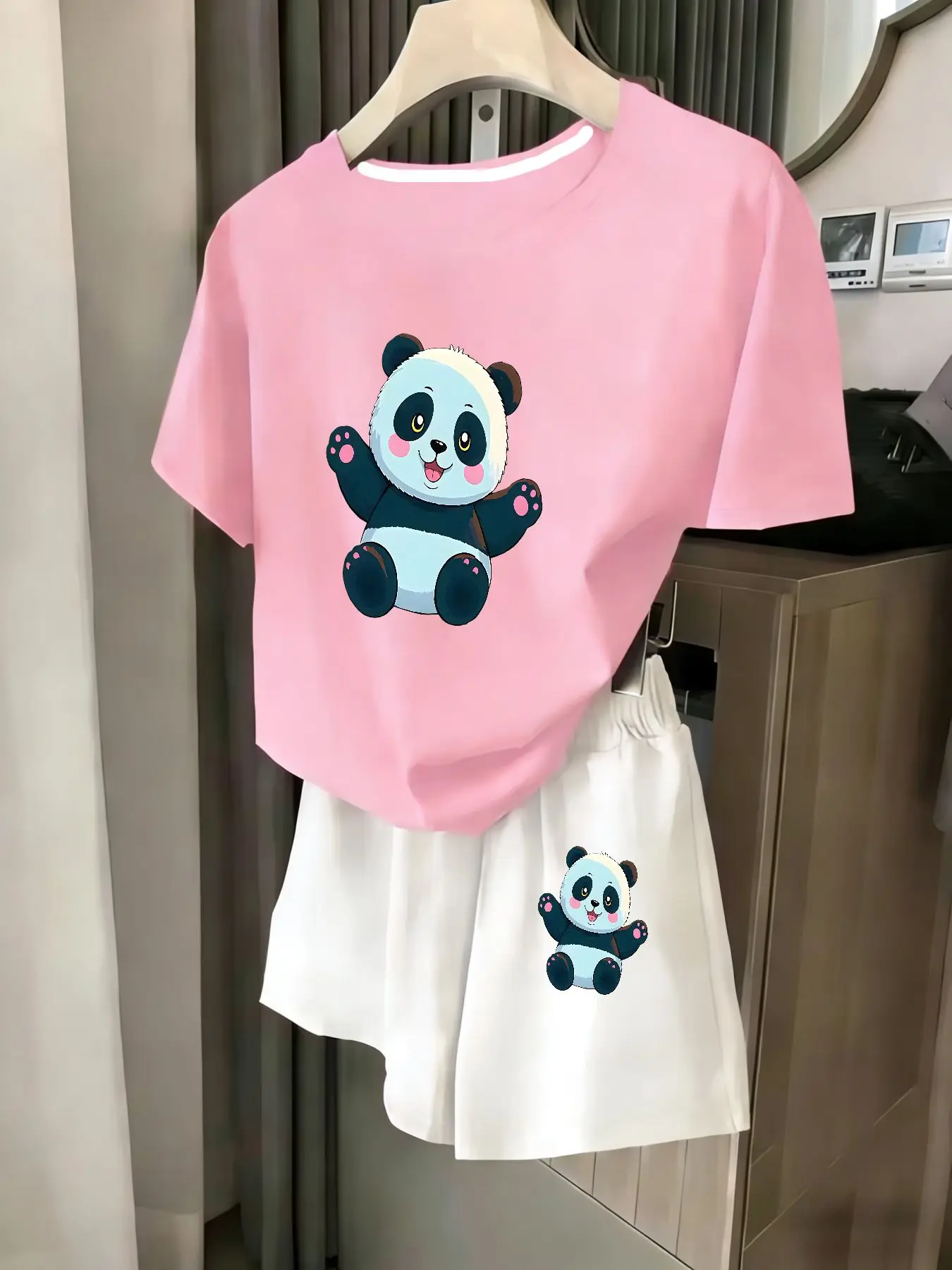 Ladies 2-Piece Set Summer Beach Vacation Casual round Neck Short Sleeve Random Print T-Shirt Elastic Waist Shorts Suit Comfortab
Ladies 2-Piece Set Summer Beach Vacation Casual round Neck Short Sleeve Random Print T-Shirt Elastic Waist Shorts Suit Comfortab