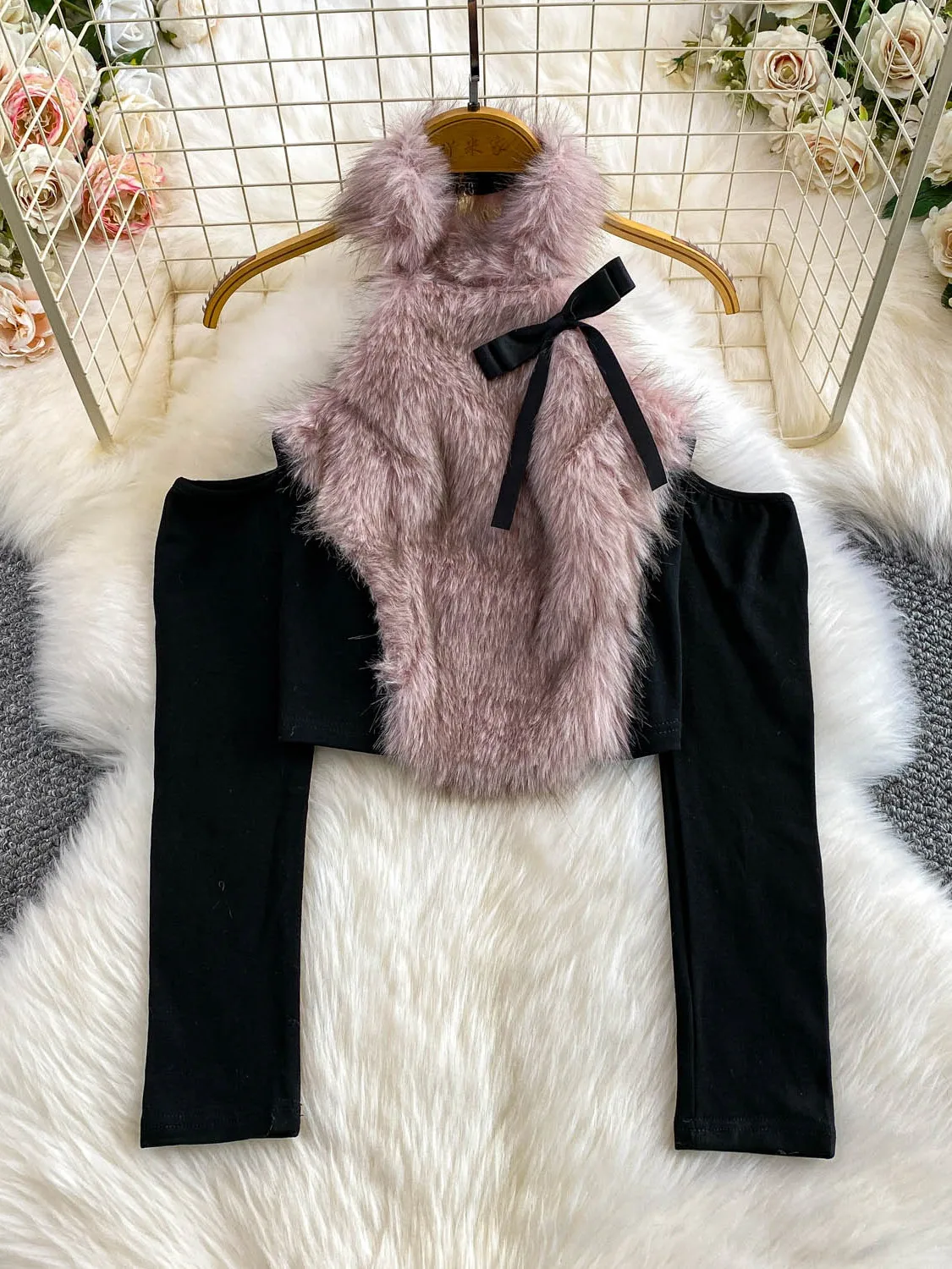 Foamlina New Unique Faux Fur Patchwork Crop Top Women Autumn Fashion Fluffy Turtleneck Off Shoulder Long Sleeve Short T Shirt
Foamlina New Unique Faux Fur Patchwork Crop Top Women Autumn Fashion Fluffy Turtleneck Off Shoulder Long Sleeve Short T Shirt