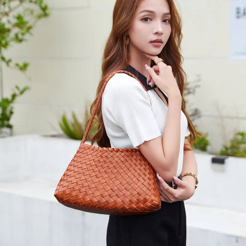 Grain Cowhide Woven Dragon French Genuine Leather Shoulder Bag Underarm Purse Retro Vegetable-Tanned Crossbody Bag Women Fashion
Grain Cowhide Woven Dragon French Genuine Leather Shoulder Bag Underarm Purse Retro Vegetable-Tanned Crossbody Bag Women Fashion