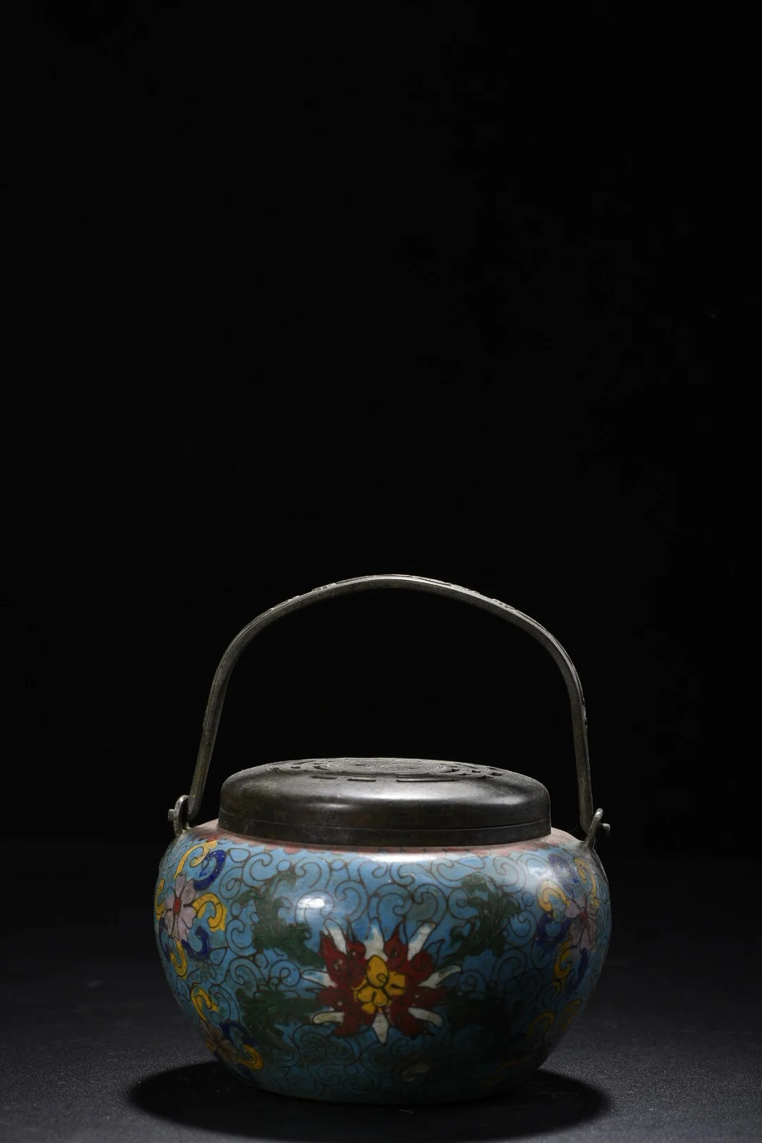 5"Tibetan Temple Collection Old Bronze Cloisonne Enamel Lotus Texture Warm hand stove lifting beam incense burner Amass wealth
5"Tibetan Temple Collection Old Bronze Cloisonne Enamel Lotus Texture Warm hand stove lifting beam incense burner Amass wealth