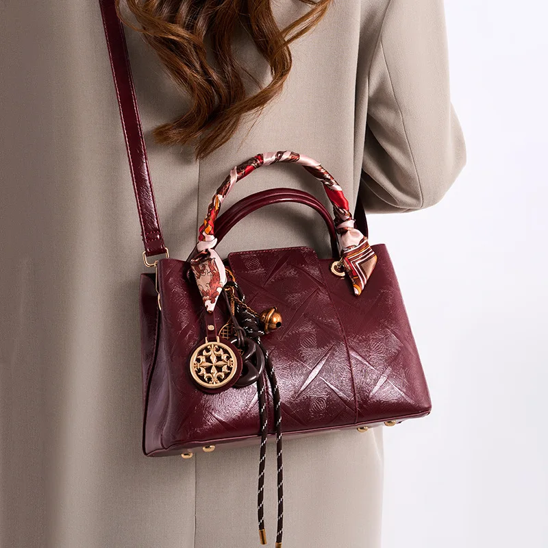 Autumn and Winter New Fashionable Foreign Versatile Bag Embossed Crossbody Shoulder Large Bag Handbag Trend
Autumn and Winter New Fashionable Foreign Versatile Bag Embossed Crossbody Shoulder Large Bag Handbag Trend