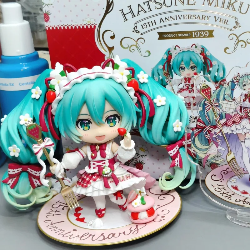 Genuine In Stock Miku Hatsune Stand Figure 15th Anniversary Strawberry Japanese Anime Figure Desktop Decorative Ornaments Gift
Genuine In Stock Miku Hatsune Stand Figure 15th Anniversary Strawberry Japanese Anime Figure Desktop Decorative Ornaments Gift