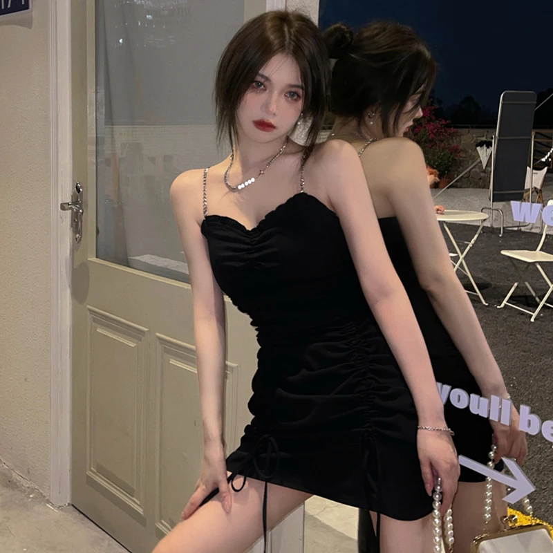 Black Pleated Retro Short Dress Women's Summer New Hepburn Design Sensation Strap Sexy Girl Dress Arm Enveloping Korean Style
Black Pleated Retro Short Dress Women's Summer New Hepburn Design Sensation Strap Sexy Girl Dress Arm Enveloping Korean Style