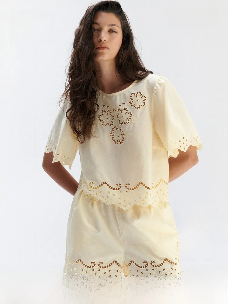 H&M Summer New Women's Embroidered Cotton Hollow out Top Vintage Style Short Sleeve round Neck Button Detail Cotton 100%
H&M Summer New Women's Embroidered Cotton Hollow out Top Vintage Style Short Sleeve round Neck Button Detail Cotton 100%