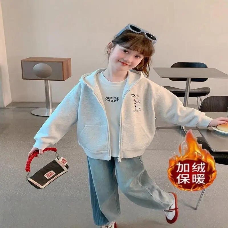 Kawaii модная теплая спортивная рубашка на молнии с капюшоном для девочек, студенческое осенне-зимнее повседневное пальто с героями мультфильмов, топы, детская одежда
Kawaii модная теплая спортивная рубашка на молнии с капюшоном для девочек, студенческое осенне-зимнее повседневное пальто с героями мультфильмов, топы, детская одежда