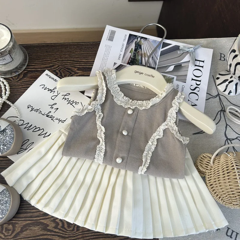 Girls Set 2025 Summer New Childrens Wear Korean Style Baby Girl Lace Halters Vest White Pleated Skirt Pants Two-piece Set
Girls Set 2025 Summer New Childrens Wear Korean Style Baby Girl Lace Halters Vest White Pleated Skirt Pants Two-piece Set