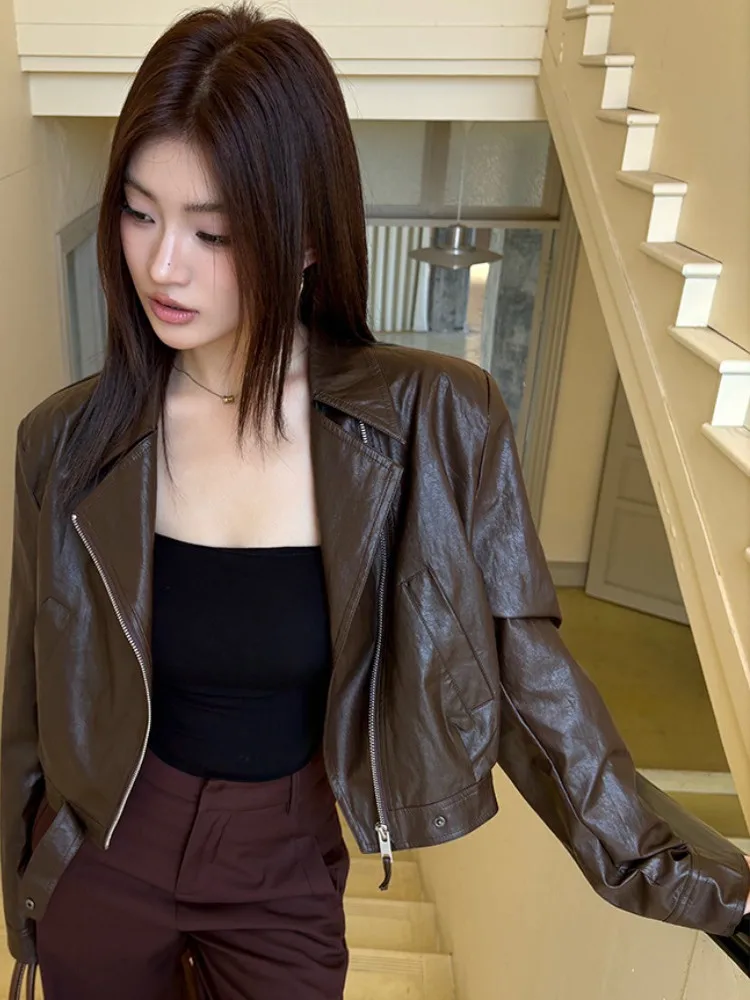 ort PU Leather Jaet Women's Brown Motorcycle Sle Faion Design Unique Autumn Winter New Arrival Biker Coat for Ladies
ort PU Leather Jaet Women's Brown Motorcycle Sle Faion Design Unique Autumn Winter New Arrival Biker Coat for Ladies