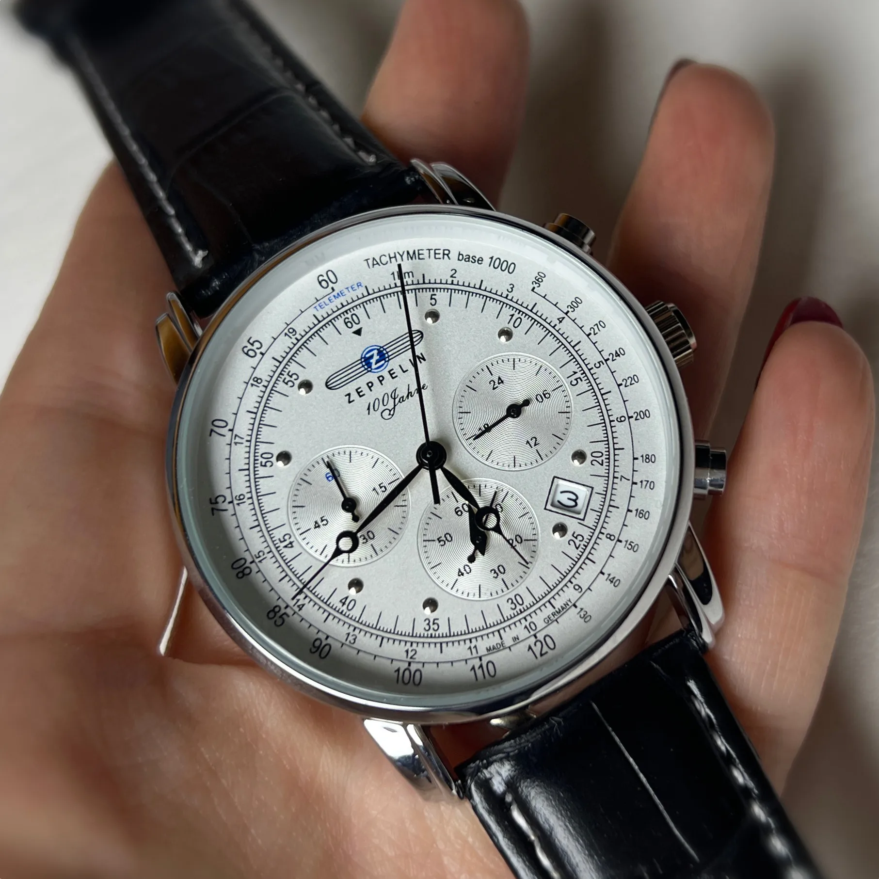 New Zeppelin Version Commemorative Airship Watch for Men Retro Business Casual Fashion Daily Wrist Watch
New Zeppelin Version Commemorative Airship Watch for Men Retro Business Casual Fashion Daily Wrist Watch
