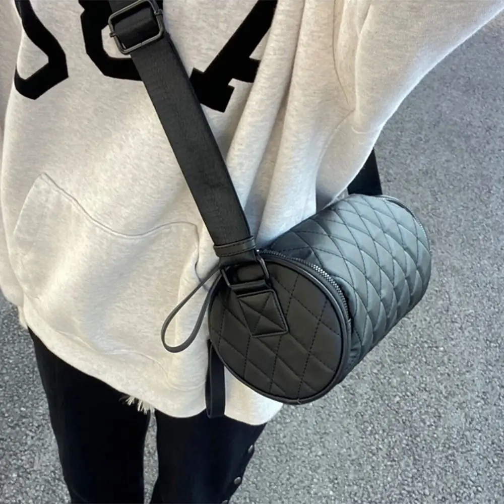 Fashionable Elegant Nylon Shoulder Bag Korean Style Solid Color Rhombus Crossbody Bag Plaid Handbag Cylinder Bag Girls
Fashionable Elegant Nylon Shoulder Bag Korean Style Solid Color Rhombus Crossbody Bag Plaid Handbag Cylinder Bag Girls