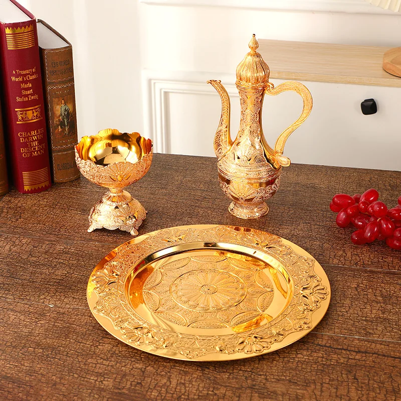 European luxury high-end wine set creative home retro gold wine glass jug hotel banquet table set
European luxury high-end wine set creative home retro gold wine glass jug hotel banquet table set