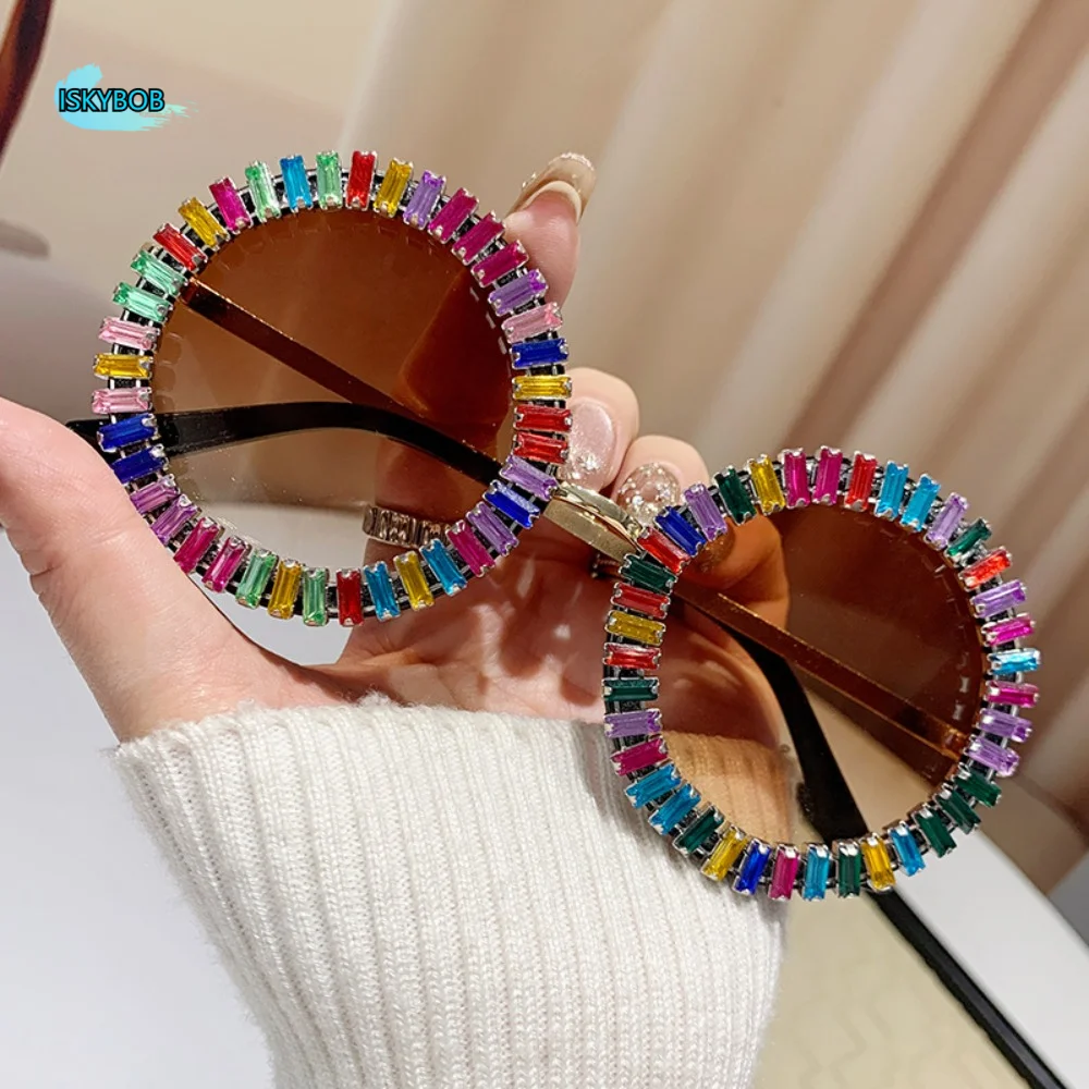 INS Rhinestone Sunglasses Fashion Steampunk Retro Frame Eyewear Round Comfortable To Wear Beach Party Sun Glasses
INS Rhinestone Sunglasses Fashion Steampunk Retro Frame Eyewear Round Comfortable To Wear Beach Party Sun Glasses