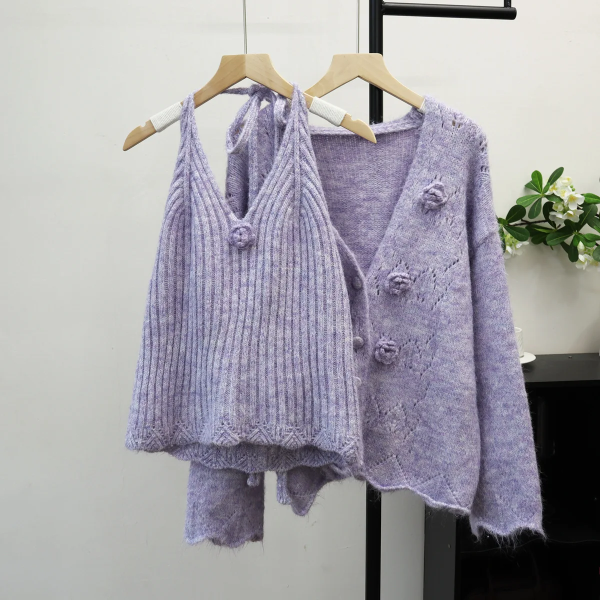 3 D Flower Knitted 2 Pieces Sets for Women Sweaters Cardigans+Backless Suspender Vest 2025 New Autumn Winter Female Sweater Suit
3 D Flower Knitted 2 Pieces Sets for Women Sweaters Cardigans+Backless Suspender Vest 2025 New Autumn Winter Female Sweater Suit