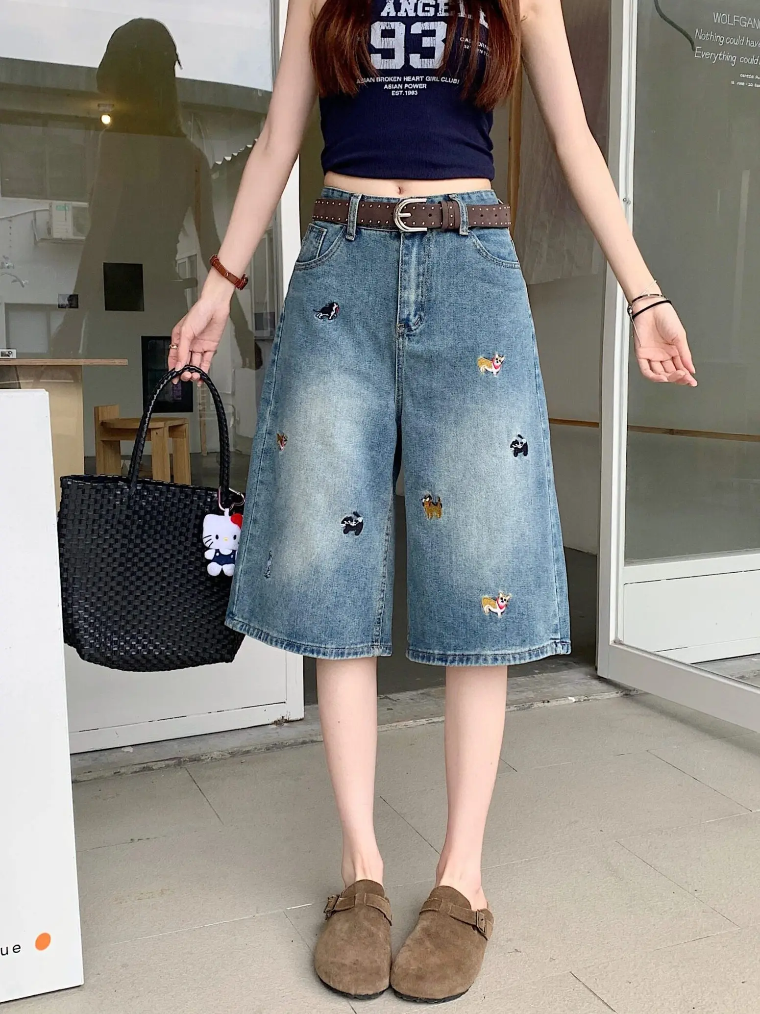 American Style Dog Embroidery Loose Fit Jeans Women's Summer New Wide Leg Pants mid Waist Five-Point Pants Blue Color
American Style Dog Embroidery Loose Fit Jeans Women's Summer New Wide Leg Pants mid Waist Five-Point Pants Blue Color