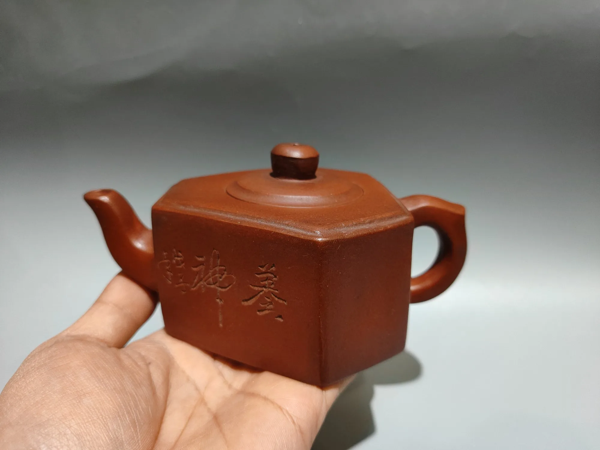 Фиолетовый глиняный горшок, треугольный горшок, многоугольный чайник с гравировкой, знаменитая приказка, горшок, флакон, сбор fortune, украшения, городской дом
Фиолетовый глиняный горшок, треугольный горшок, многоугольный чайник с гравировкой, знаменитая приказка, горшок, флакон, сбор fortune, украшения, городской дом