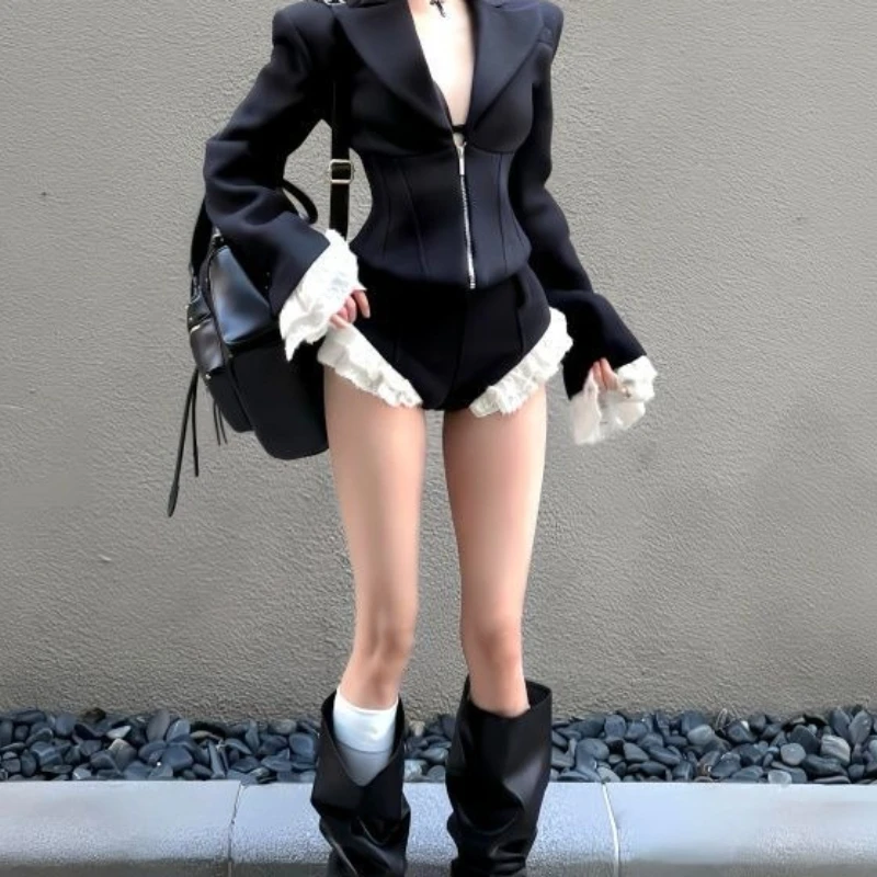 Retro-chic Fashion for Women: Minimalist Office Wear Suit Jacket and Shorts, Autumn-winter New Women's Two-piece Set
Retro-chic Fashion for Women: Minimalist Office Wear Suit Jacket and Shorts, Autumn-winter New Women's Two-piece Set