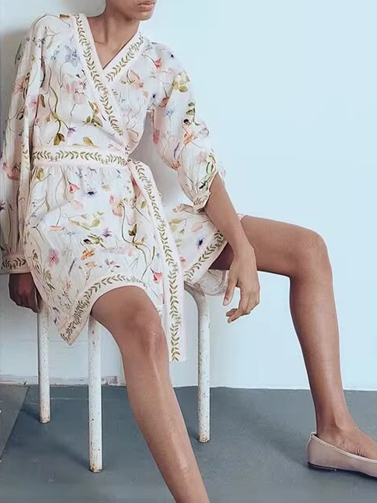 European and American style summer new women's fashion temperament V-neck waist slimming wrap-style lazy dress 
European and American style summer new women's fashion temperament V-neck waist slimming wrap-style lazy dress