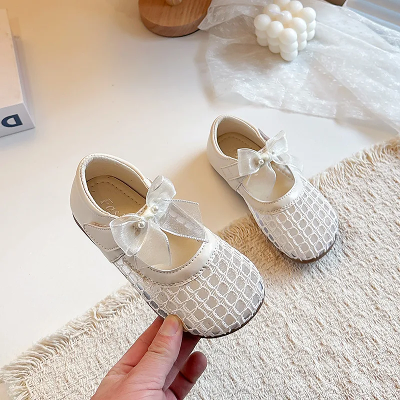 Kids Girls Mesh Sandals Summer Children Cute Pearl Bow Hollow Loafer Shoes Flats Size 23-35
Kids Girls Mesh Sandals Summer Children Cute Pearl Bow Hollow Loafer Shoes Flats Size 23-35