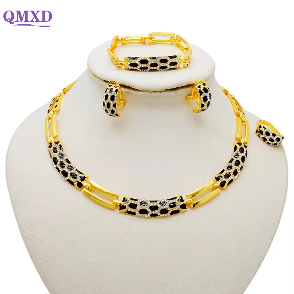 Fashion Green Crystal Simple Jewelry Sets Dubai Women Necklace Earrings Ring Indian Costume Gold Color Sets Wedding Jewelry Gift
Fashion Green Crystal Simple Jewelry Sets Dubai Women Necklace Earrings Ring Indian Costume Gold Color Sets Wedding Jewelry Gift