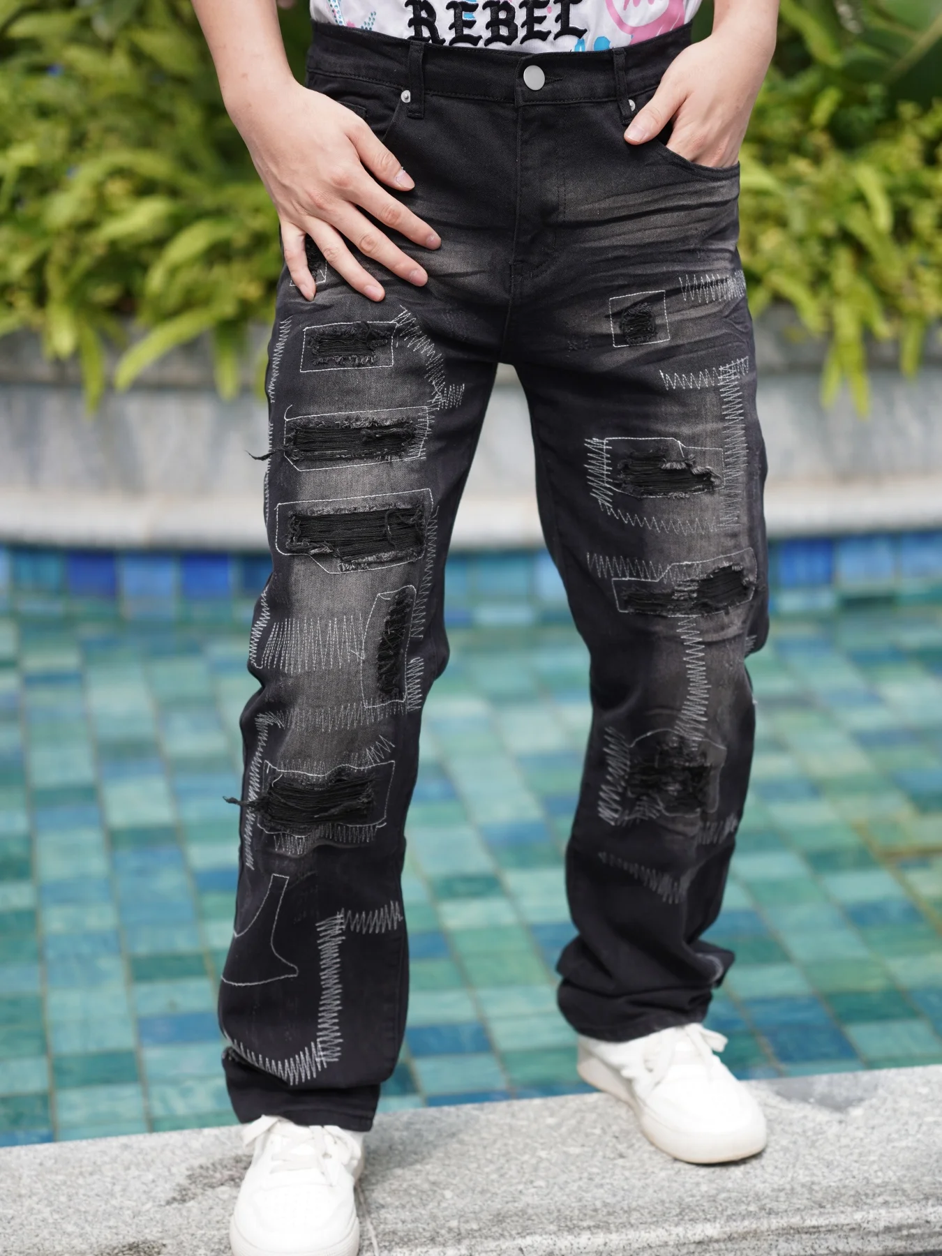 Summer New Products Men's Jeans Wide leg and Form fitting Style Fashionable Washed and Holesy Design Free Shipping Promotion
Summer New Products Men's Jeans Wide leg and Form fitting Style Fashionable Washed and Holesy Design Free Shipping Promotion