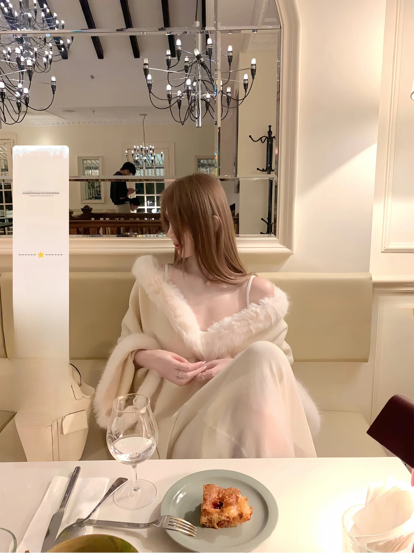 Ele Lazy New Rich женское пальто с меховым воротником свободного покроя, теплая осенне-зимняя корейская верхняя одежда
Ele Lazy New Rich женское пальто с меховым воротником свободного покроя, теплая осенне-зимняя корейская верхняя одежда