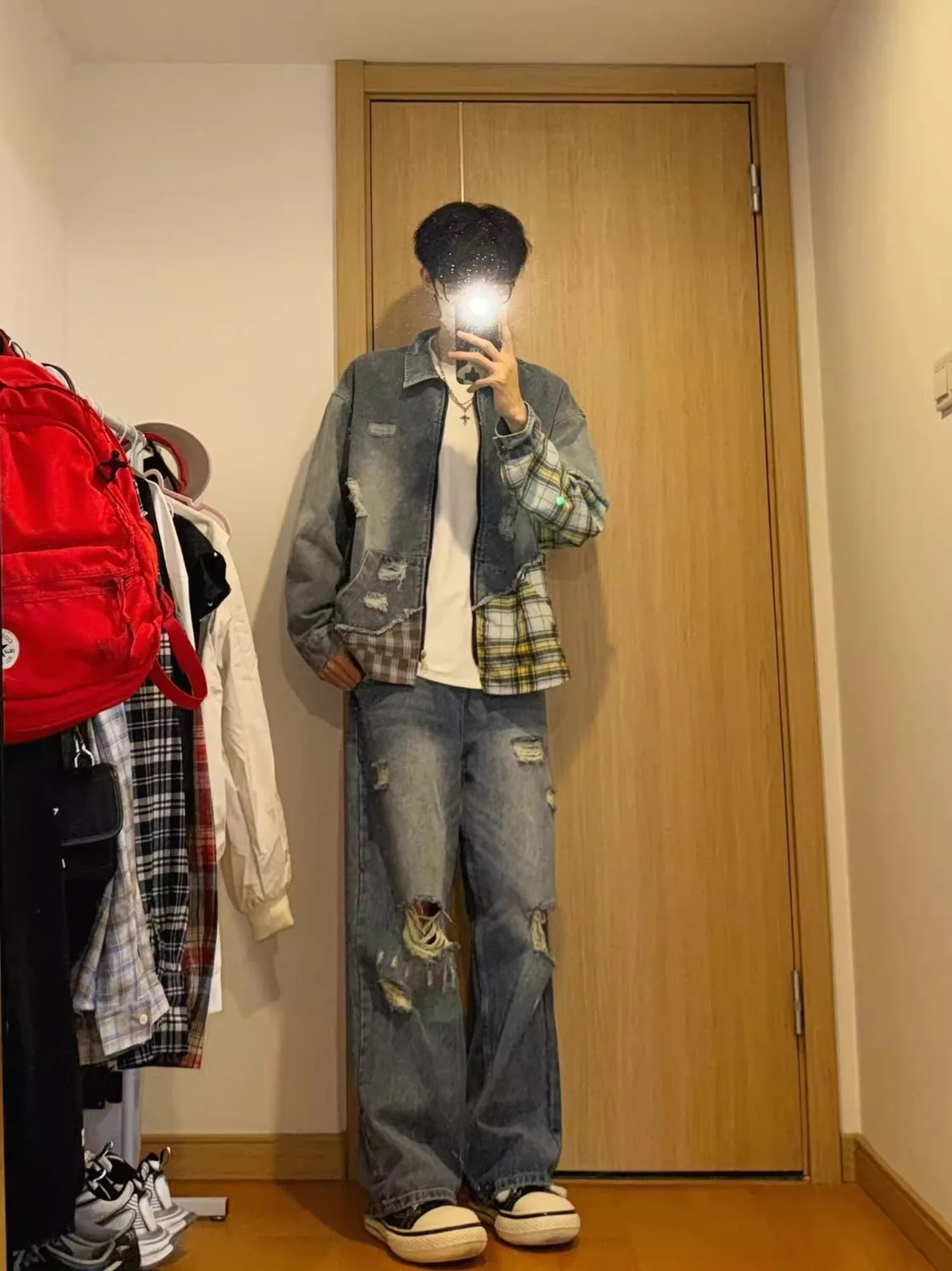 Мужские джинсы в стиле ретро с американским клетчатым узором, весенне-осенние, модные, в уличном стиле, с дырками, на молнии, асимметричные, верхняя одежда
Мужские джинсы в стиле ретро с американским клетчатым узором, весенне-осенние, модные, в уличном стиле, с дырками, на молнии, асимметричные, верхняя одежда