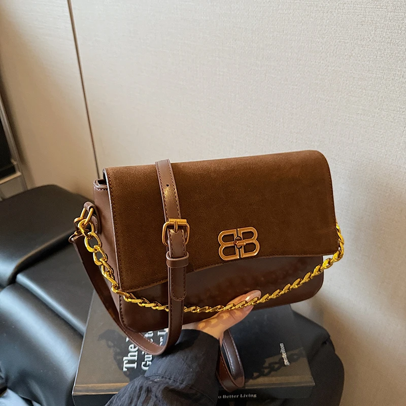 Trendy style chain strap crossbody bag, classic PU leather women's shoulder bag, high-quality portable handbag
Trendy style chain strap crossbody bag, classic PU leather women's shoulder bag, high-quality portable handbag