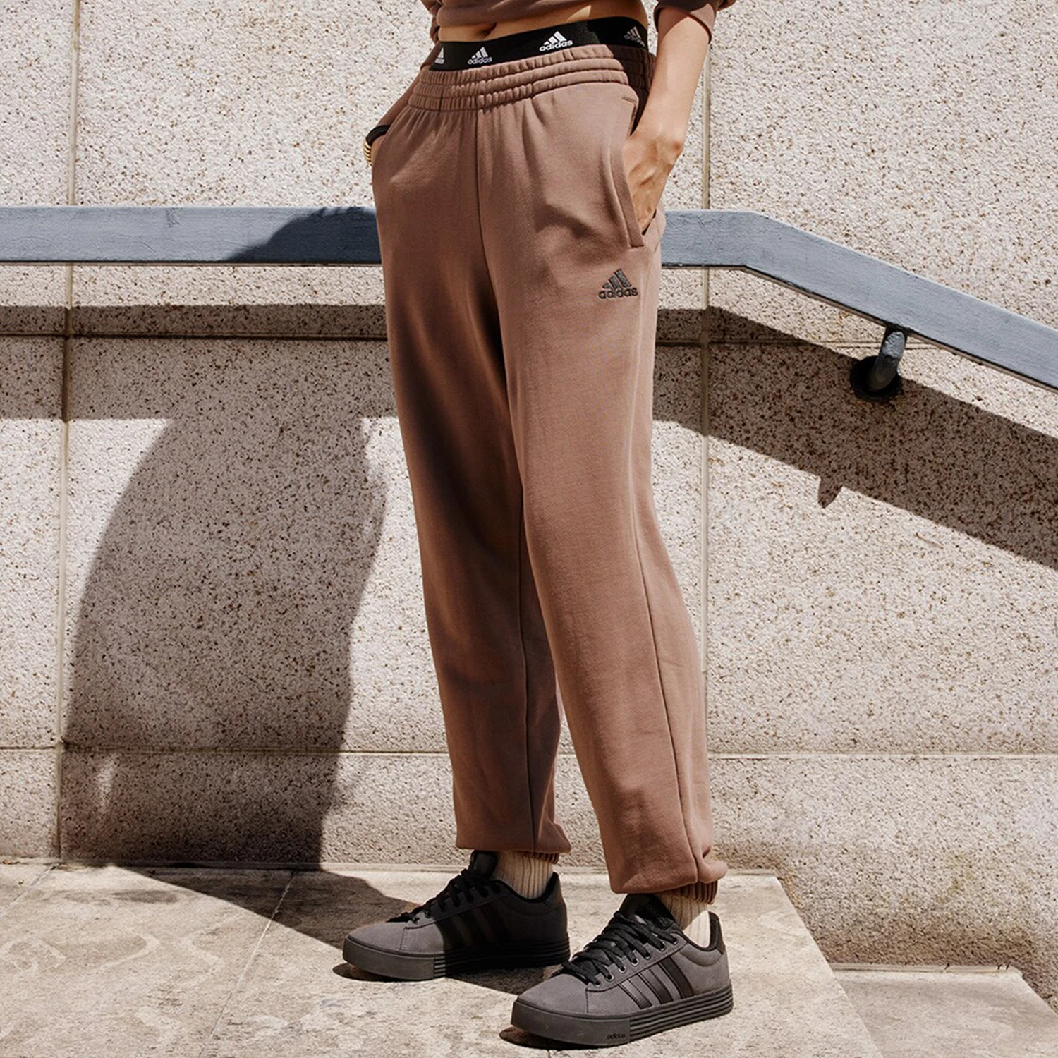 Adidas genuine New Unisex Minimalist Comfort Sports Thickened Cuffed Pants JM9113
Adidas genuine New Unisex Minimalist Comfort Sports Thickened Cuffed Pants JM9113