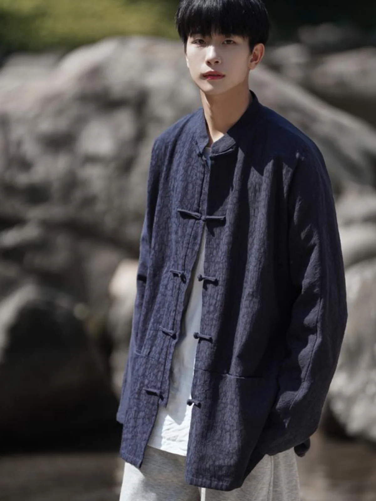 Retro Chinese Hanfu Jaet for Men Cotton Linen Long Sve Tea Zen Sle Button up Loose Fit Spring Autumn Outerwear
Retro Chinese Hanfu Jaet for Men Cotton Linen Long Sve Tea Zen Sle Button up Loose Fit Spring Autumn Outerwear