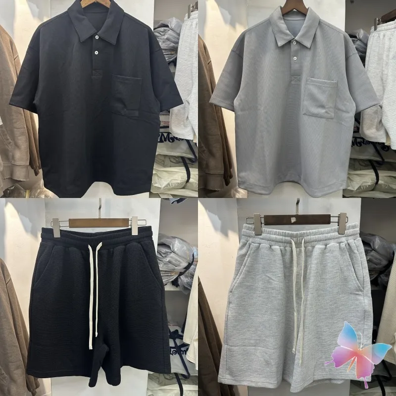 2XL мужской и женский модный уличный комплект Cleanfit, большие однотонные футболки с вафельным карманом и короткими рукавами, свободные шорты на шнурке
2XL мужской и женский модный уличный комплект Cleanfit, большие однотонные футболки с вафельным карманом и короткими рукавами, свободные шорты на шнурке