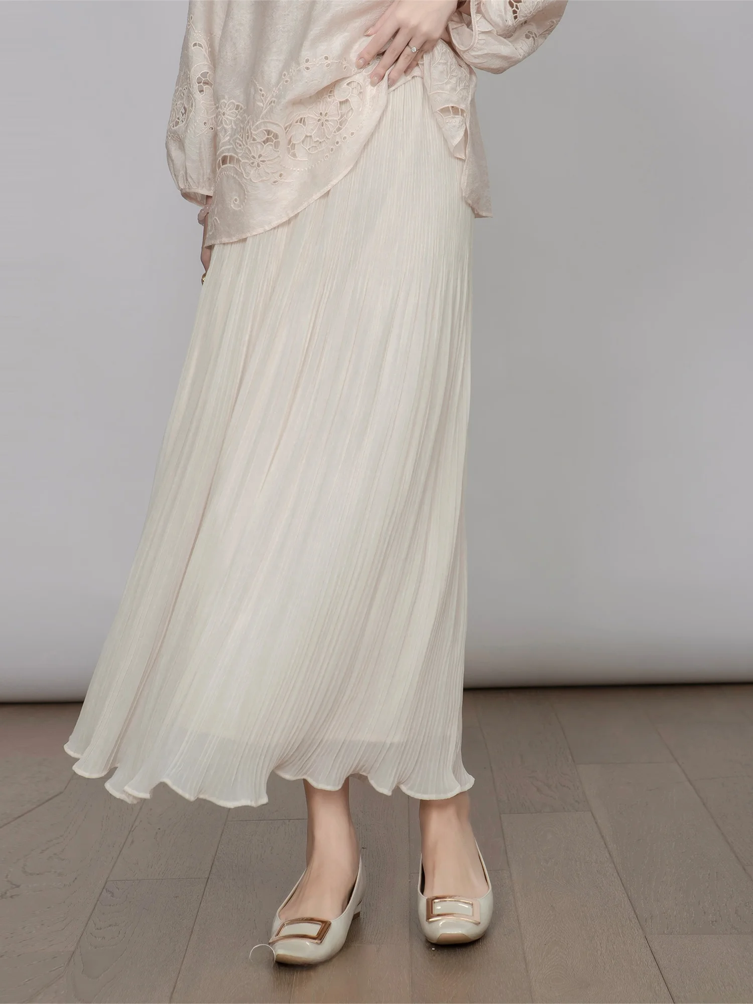 Romantic Silk Taffeta Pleated Skirt Women's Midi Skirt Heavy Embossing Smoke Woven Fabric Artificial Silk Pleated Skirt
Romantic Silk Taffeta Pleated Skirt Women's Midi Skirt Heavy Embossing Smoke Woven Fabric Artificial Silk Pleated Skirt