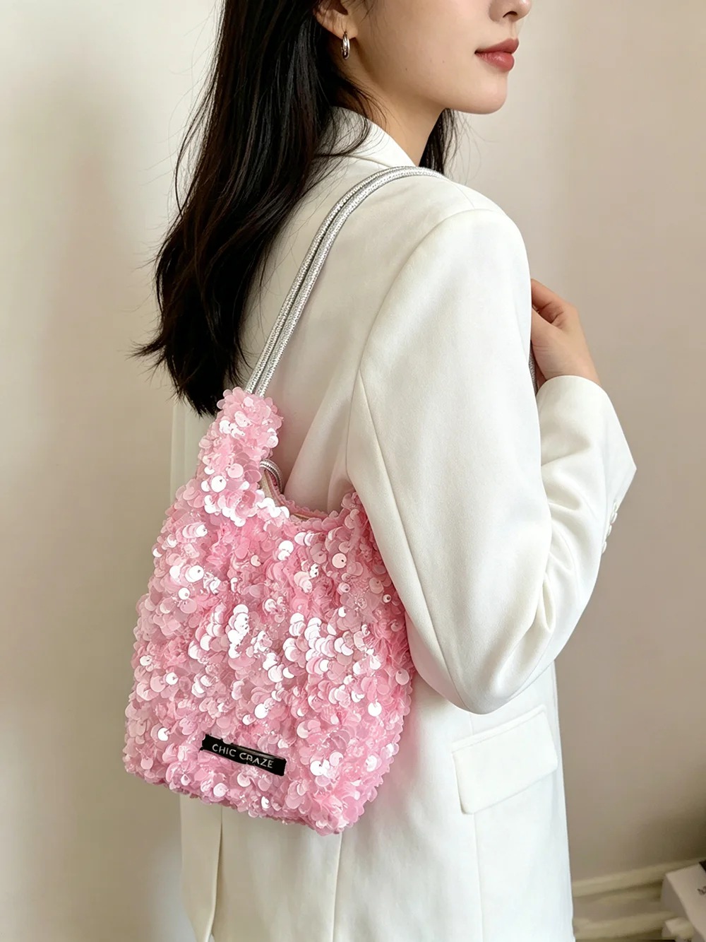 Pink Sequined Underarm Bag For Women 2026 Spring New Fashionable Versatile Shoulder Bag Sweet Cool Style Hand-held Small Bag
Pink Sequined Underarm Bag For Women 2026 Spring New Fashionable Versatile Shoulder Bag Sweet Cool Style Hand-held Small Bag