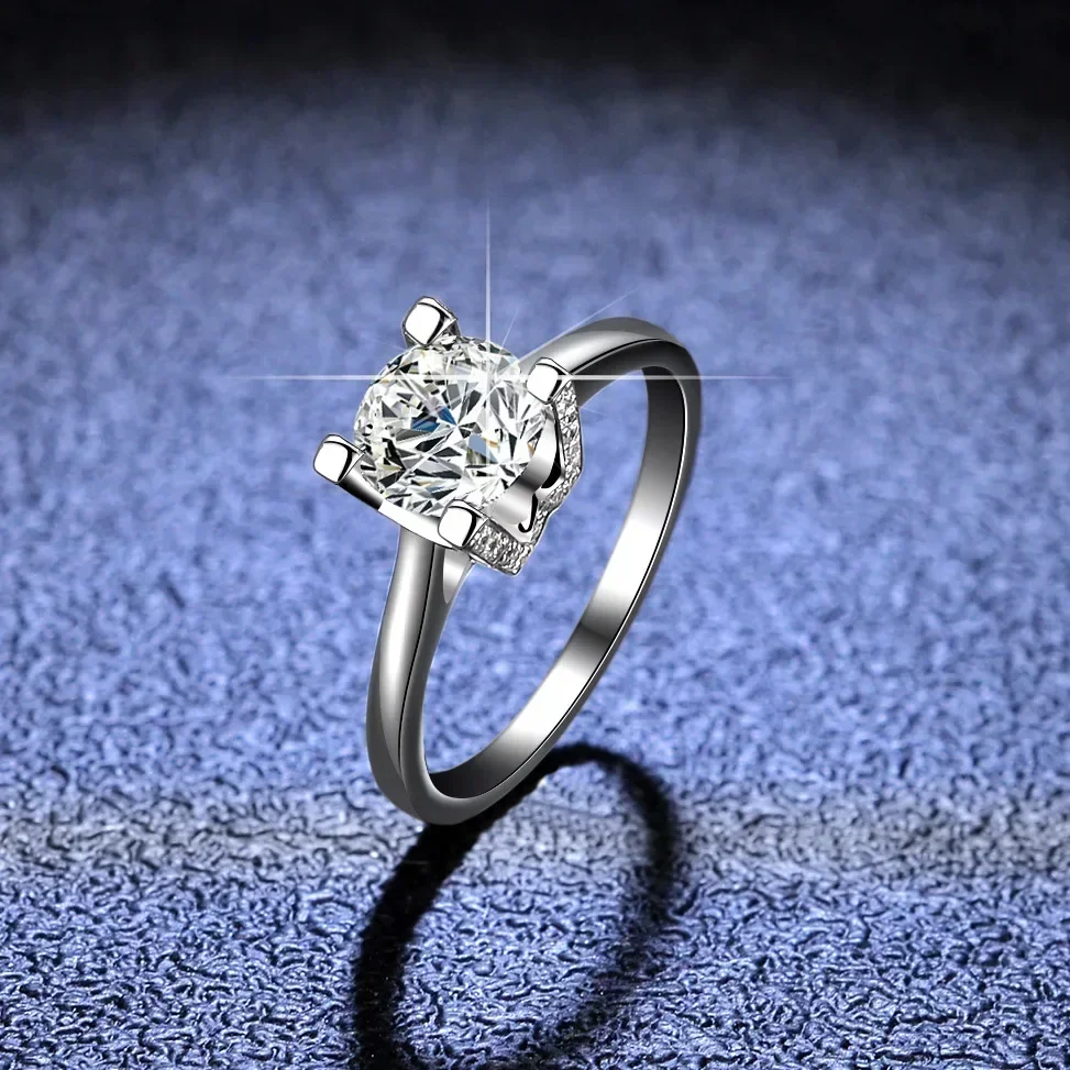 Luxury PT950 Platinum Rings Women Wedding Jewelry Genuine with Credentials VVS D Color 1CT Moissanite Diamond HW Rings
Luxury PT950 Platinum Rings Women Wedding Jewelry Genuine with Credentials VVS D Color 1CT Moissanite Diamond HW Rings