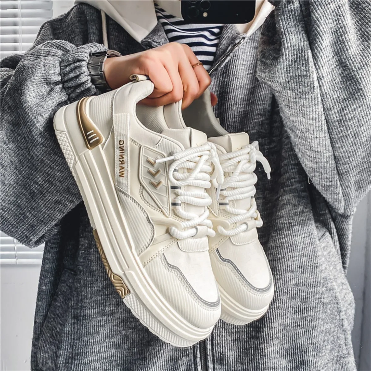 Мужские модные сетчатые кроссовки на шнуровке, толстая подошва, неуклюжие, мягкие дышащие, с мягкой подкладкой, универсальные повседневные спортивные кроссовки
Мужские модные сетчатые кроссовки на шнуровке, толстая подошва, неуклюжие, мягкие дышащие, с мягкой подкладкой, универсальные повседневные спортивные кроссовки