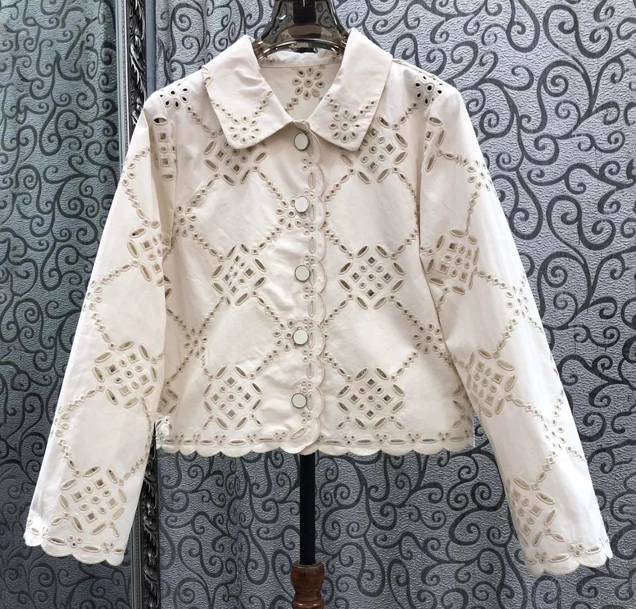 100%Cotton Coats 2025 Autumn Fashion Jacket Lady Peter Pan Collar Allover Flower Embroidery Long Sleeve Beige Coat Outerwear
100%Cotton Coats 2025 Autumn Fashion Jacket Lady Peter Pan Collar Allover Flower Embroidery Long Sleeve Beige Coat Outerwear