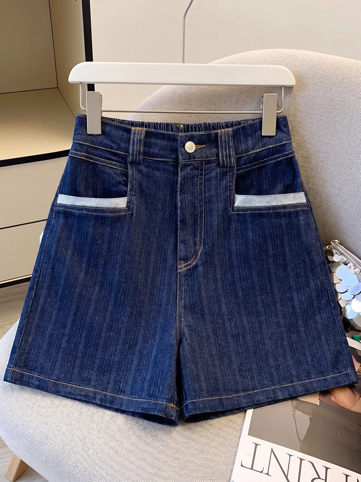 Deep Blue Denim Short Pants Women's Summer New plus Size Slim Wide Leg Street Style Jeans High Waist Pocket Detail Casual Com...
Deep Blue Denim Short Pants Women's Summer New plus Size Slim Wide Leg Street Style Jeans High Waist Pocket Detail Casual Com...