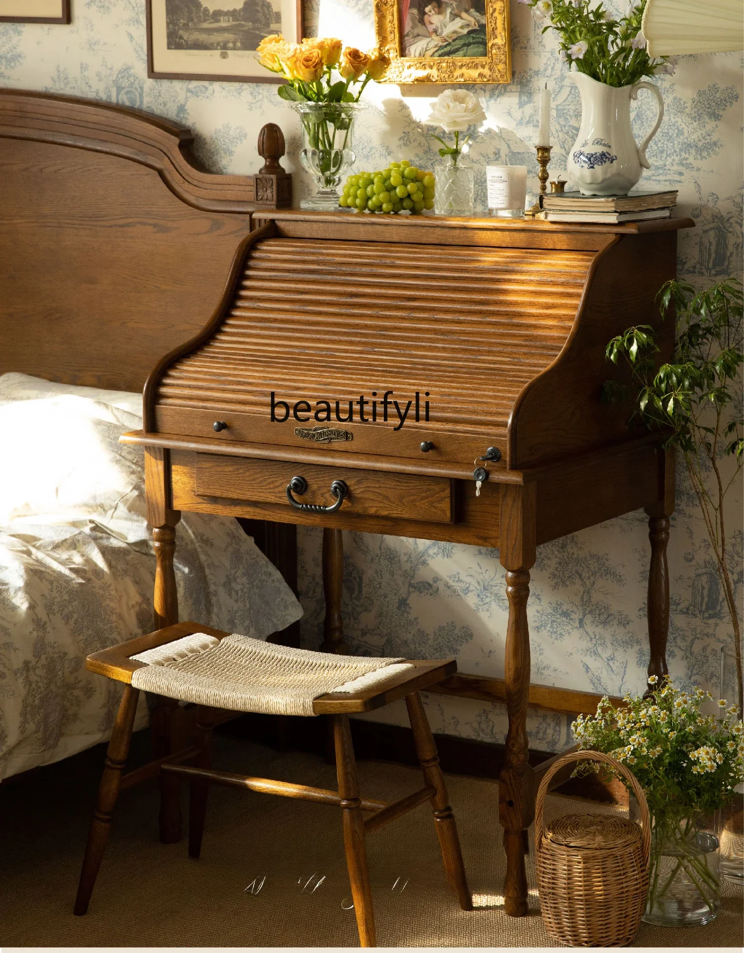 American-Style Solid Wood Piano Dressing Table Bedroom Retro Flip Storage Makeup Table with Mirror
American-Style Solid Wood Piano Dressing Table Bedroom Retro Flip Storage Makeup Table with Mirror
