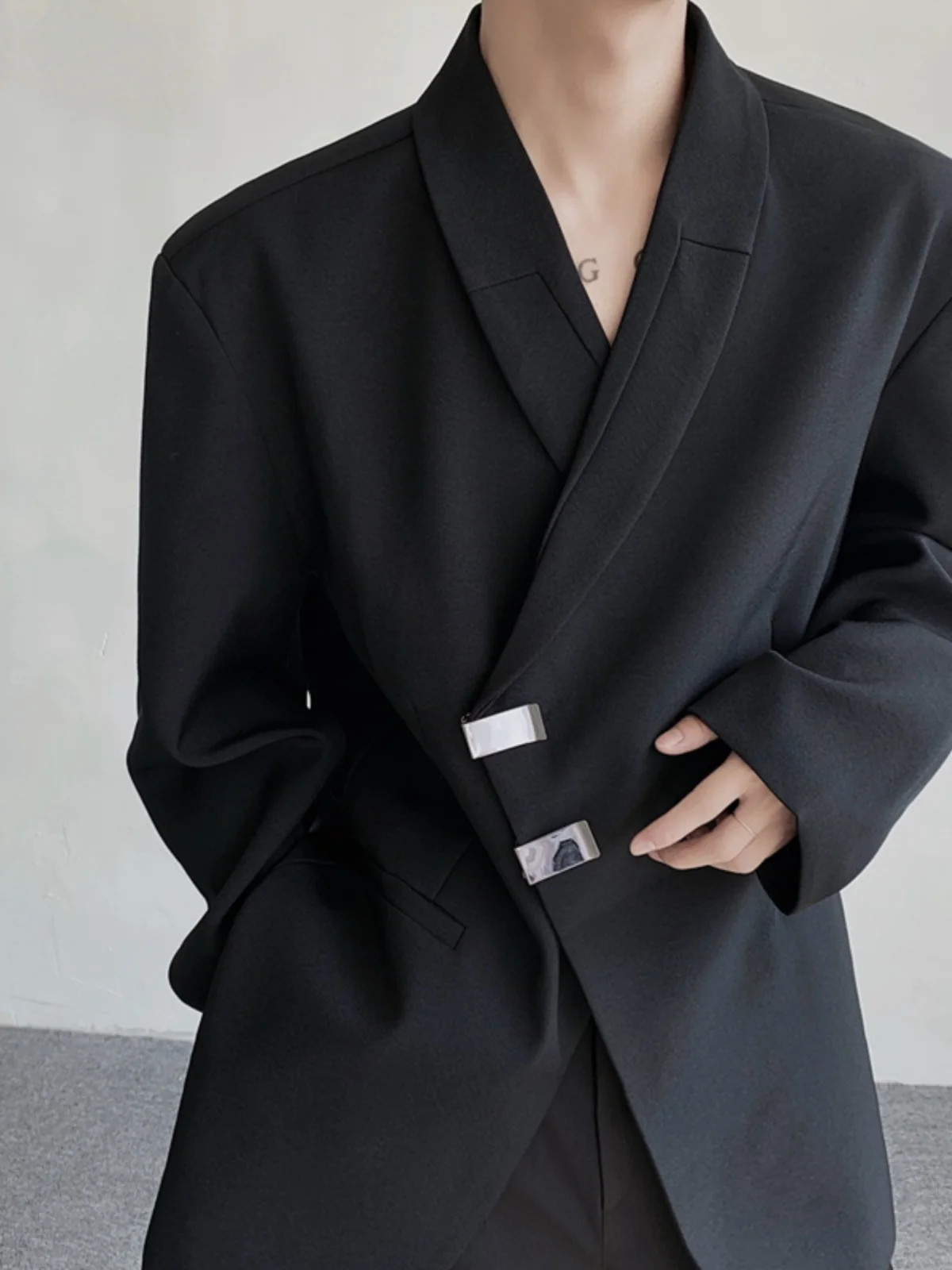 Loose Fit American Sle Men's Suit Jaet Autumn New Faion Casual Long Sve Polyester Fiber Stand Edition Metal Bule
Loose Fit American Sle Men's Suit Jaet Autumn New Faion Casual Long Sve Polyester Fiber Stand Edition Metal Bule