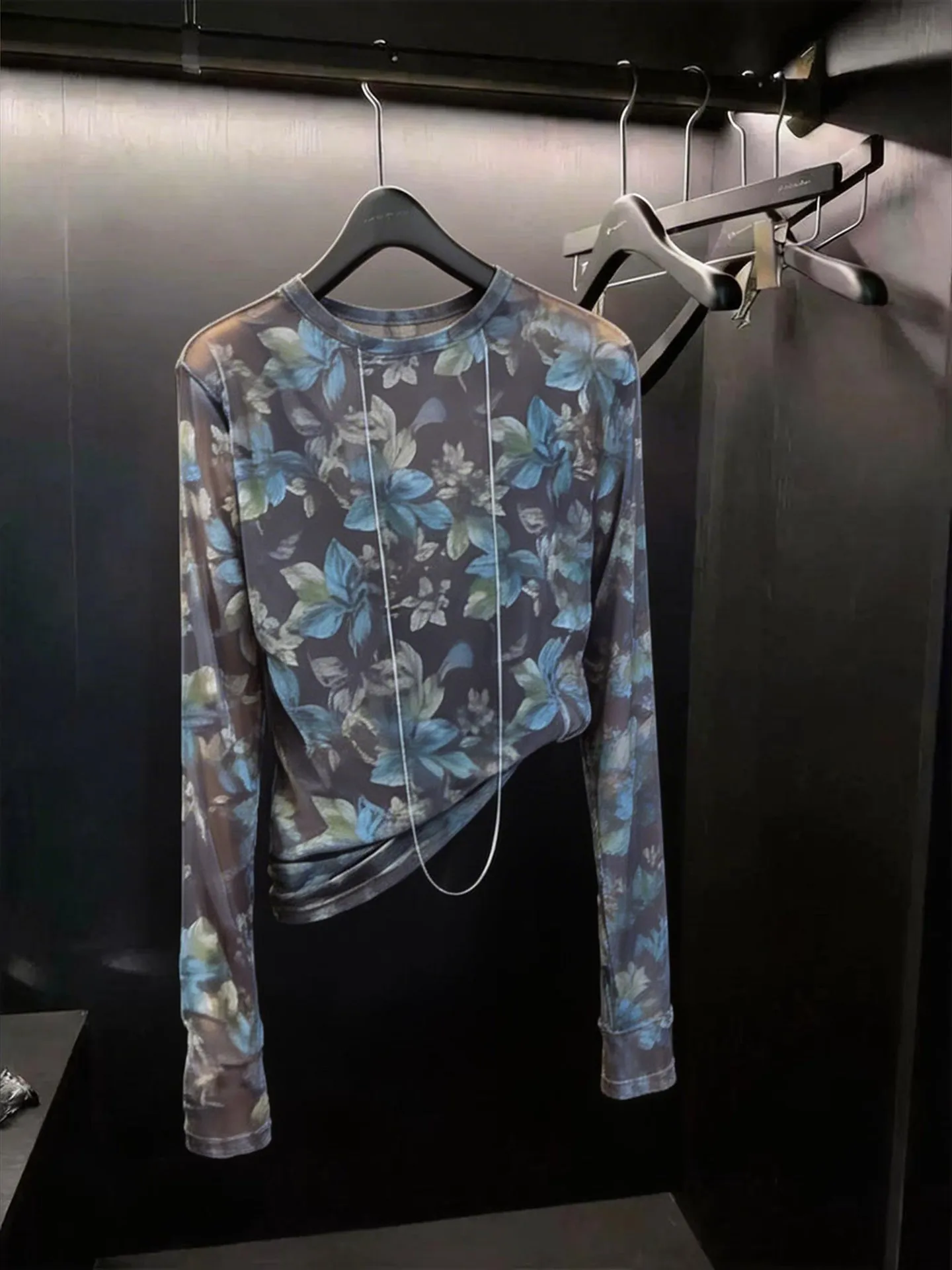 Fashionable Long Sleeve T-Shirt Women's Retro Print High Waist Commute Style Casual Commute High End Feeling Top
Fashionable Long Sleeve T-Shirt Women's Retro Print High Waist Commute Style Casual Commute High End Feeling Top