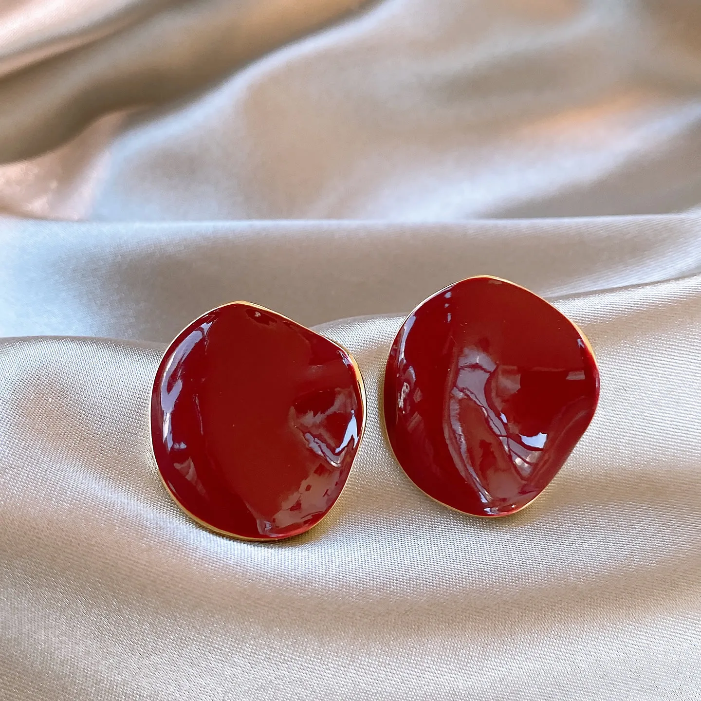 Elegant Red Geometric Earrings Women Vintage Minimalist Luxury Dainty Fashion Earrings Wedding, Holiday, and Party Accessories
Elegant Red Geometric Earrings Women Vintage Minimalist Luxury Dainty Fashion Earrings Wedding, Holiday, and Party Accessories