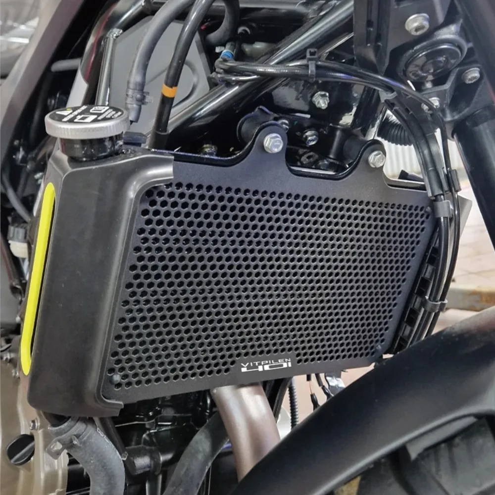 For Husqvarna Svartpilen 401 VITPILEN 401 2018 2019 2020 2021 2022 2023 Motorcycle Radiator Grill Guard Oil Cooler Guard Cover
For Husqvarna Svartpilen 401 VITPILEN 401 2018 2019 2020 2021 2022 2023 Motorcycle Radiator Grill Guard Oil Cooler Guard Cover