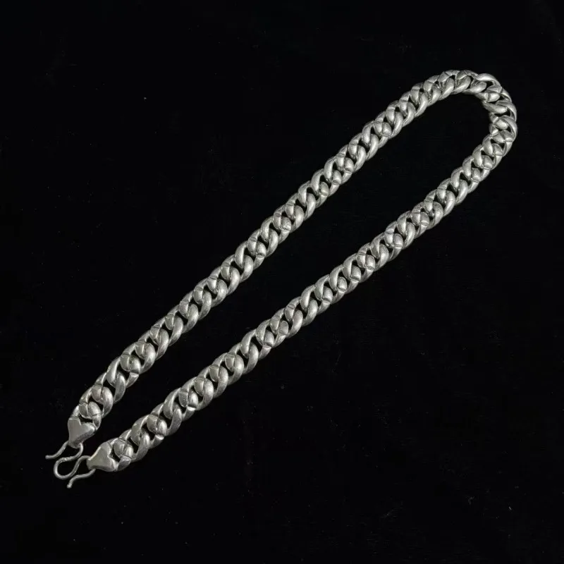 Classic and elegant Tibetan silver folk minimalist fashion necklace, jewelry for men and women, couple gathering gifts
Classic and elegant Tibetan silver folk minimalist fashion necklace, jewelry for men and women, couple gathering gifts