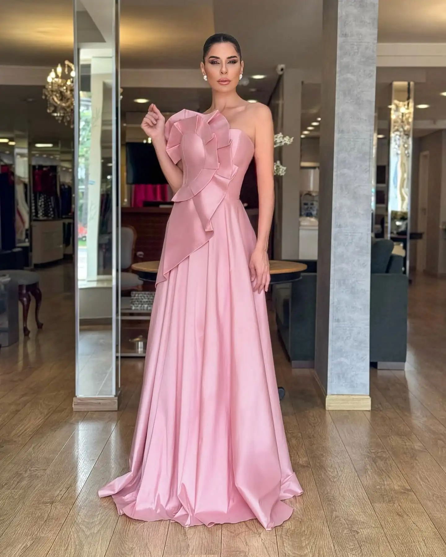 Customized Temperament Satin A-Line Evening Dresses Strapless Sleeveless Panel Train Special Occasion Gowns Sexy Prom Dress
Customized Temperament Satin A-Line Evening Dresses Strapless Sleeveless Panel Train Special Occasion Gowns Sexy Prom Dress