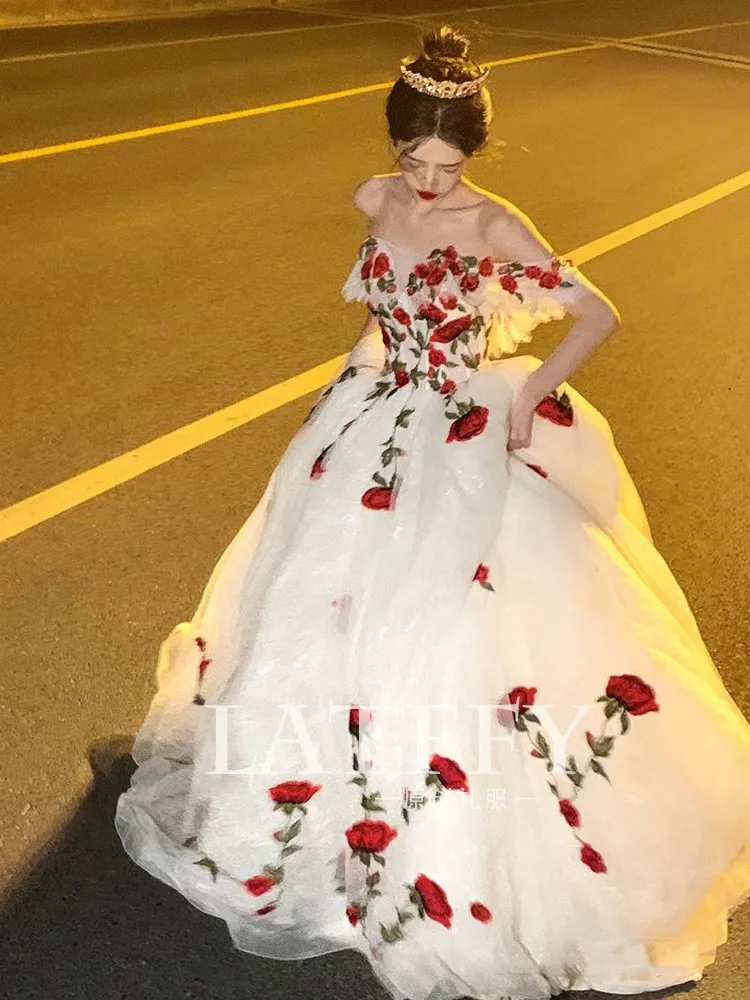 The rose coming-of-age ceremony host's performance for art examination birthday dress going out
The rose coming-of-age ceremony host's performance for art examination birthday dress going out