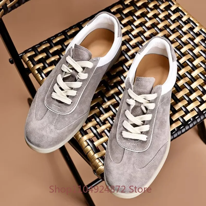 Ретро-кроссовки из серой замши для мужчин, повседневные спортивные туфли на плоской подошве, удобные мужские уличные кроссовки из натуральной кожи
Ретро-кроссовки из серой замши для мужчин, повседневные спортивные туфли на плоской подошве, удобные мужские уличные кроссовки из натуральной кожи