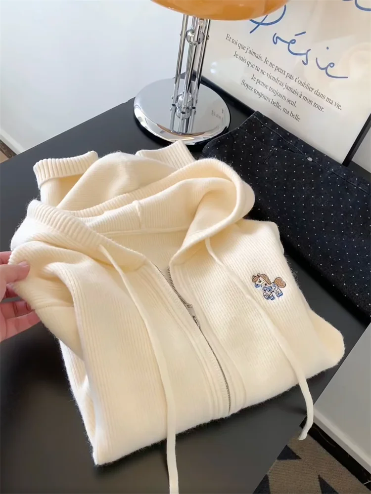 College Style Knitted Knitwear Women's Loose Fit Hoodie Sweater Embroidered Open Cardigan Autumn Winter New Arrival Soft Cozy
College Style Knitted Knitwear Women's Loose Fit Hoodie Sweater Embroidered Open Cardigan Autumn Winter New Arrival Soft Cozy