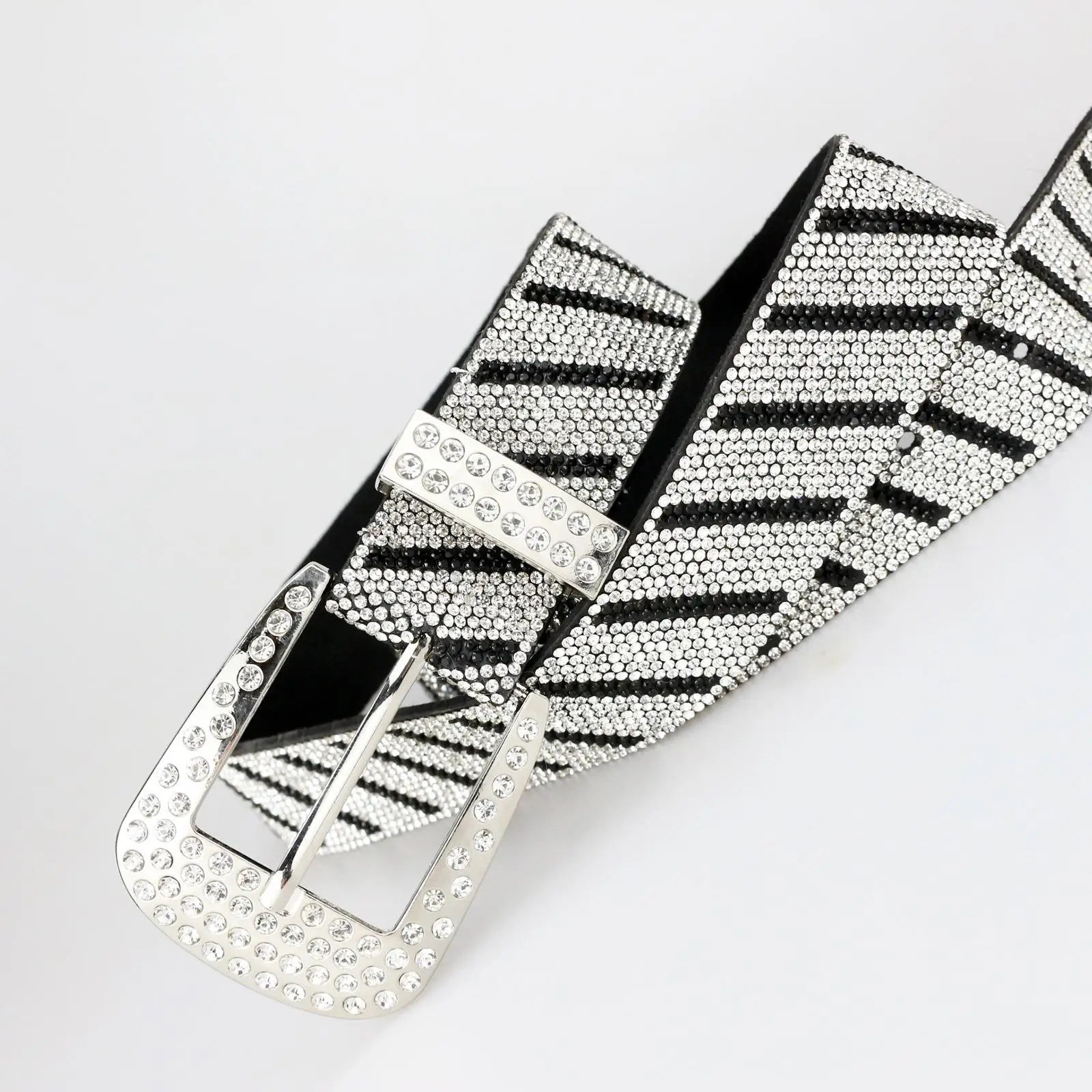 Elegant Rhinestone Buckle Waistband for Women's Jeans and Dresses
Elegant Rhinestone Buckle Waistband for Women's Jeans and Dresses