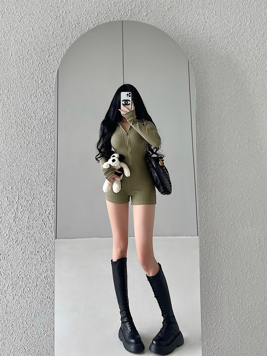 Slimming Long Sleeve Zipper Neck Knitted Jumpsuit Shorts Young Girl Day Spicy Trendy Pure Color Fashion Women's Clothing
Slimming Long Sleeve Zipper Neck Knitted Jumpsuit Shorts Young Girl Day Spicy Trendy Pure Color Fashion Women's Clothing
